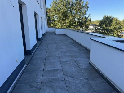 Frisch renoviertes Penthouse mit großer Dachterrasse und Dachboden