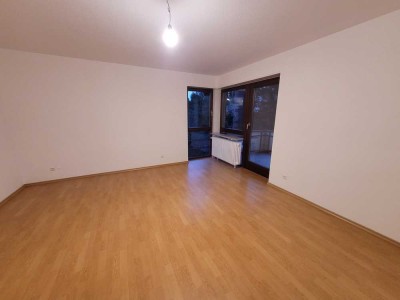 Frisch renovierte 2 ZKB-Wohnung mit Balkon