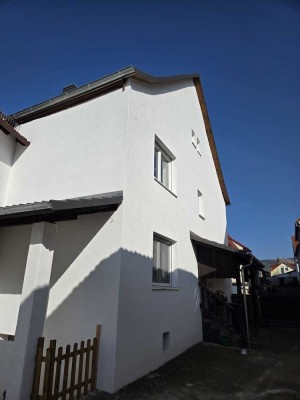 Traumhafte Maisonette-Wohnung mit Charme – 4 Zimmer, 2 Bäder & historischen Sichtbalken