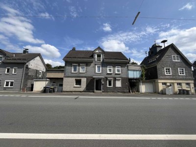 Geräumiges, stilvolles und modernisiertes 9-Zimmer-Einfamilienhaus mit EBK in Siegen