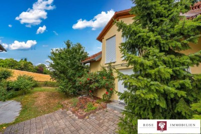 Moderne gehobene Doppelhaushälfte mit großem Garten und Garage in einer Sackgasse von Backnang