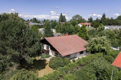 FAMILIÄR.EXKLUSIV.GERÄUMIG. Herrschaftliches ZFH mit weitläufigem Grundstück in prominenter Wohnlage