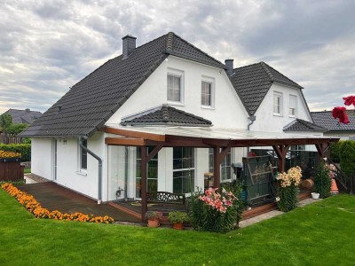 Doppelhaushälfte mit Garage und großem Wintergarten