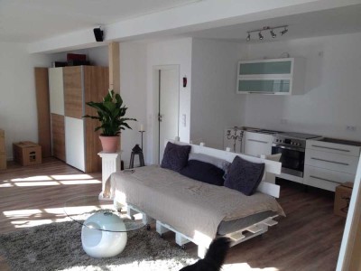 Geschmackvolle 1-Zimmer-EG-Wohnung mit Terasse in Köln Flittard