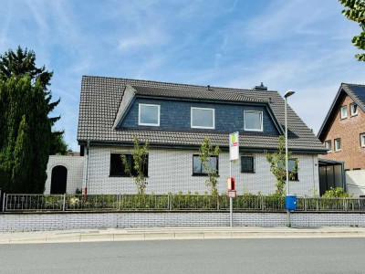 Vielseitiges Einfamilienhaus mit 248 qm WFL in Toplage von Meerbusch-Strümp mit Traumgrundstück