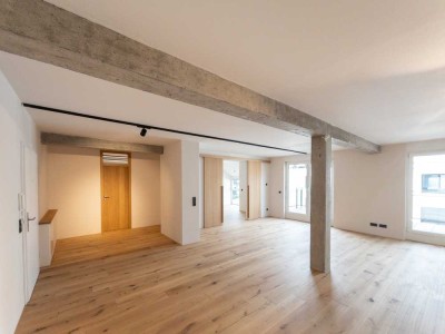 Exklusive Einheit mit rund 95 m² Wohnfläche und Terrasse – umfassend modernisiert – vormals Büro