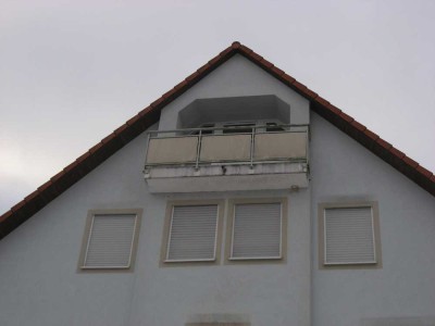 Preiswerte, gepflegte 1-Zimmer-Dachgeschosswohnung mit Balkon in Rippershausen
