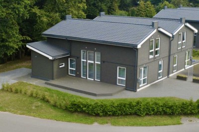 Moderne Doppelhaushälfte im Erstbezug – Naturnahes Wohnen mit Komfort