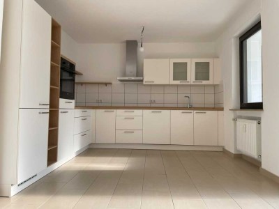 3 Zimmer Wohnung Dtzb.-Westend, Küche mit neuer EBK + großem Wohnbereich und Wintergarten
