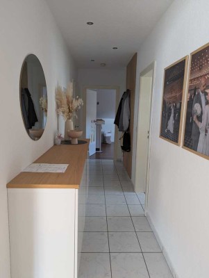 Freundliche und gepflegte 5-Zimmer-Maisonette-Wohnung mit geh. Innenausstattung und Balkon