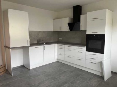 Erstbezug nach Sanierung, lichtdurchflutete 3 Zi, Küche, Bad Wohnung am Odenwaldplatz mit 2 Balkonen