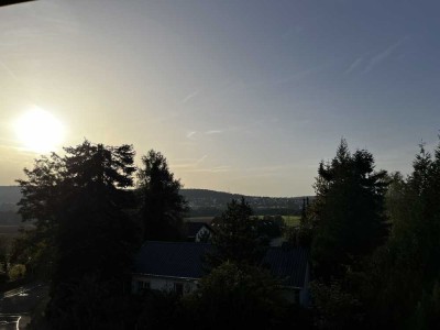 Schöne und helle 4-ZKB-Wohnung mit Loggia und fantastischem Ausblick