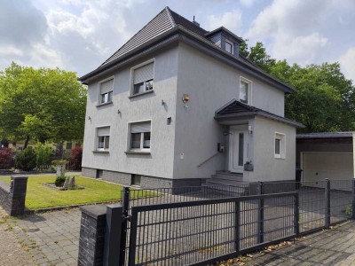 Freistehendes Einfamilienhaus (großes Grundstück)