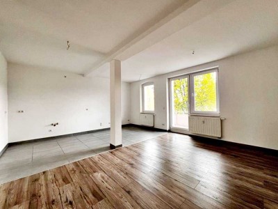 "Schöne 4-Zimmer-Wohnung mit Balkon, 2 Bädern und Stellplatz"