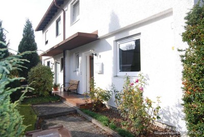 Doppelhaushälfte mit Garten und Garage