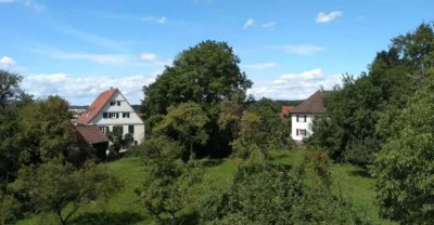 Exklusive ruhige möblierte Maisonettewohnung im Grünen mit TG-Stellplatz