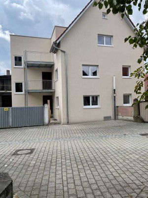 Energieeffizient sanierte 4,5-Zimmer Maisonette-Wohnung;gehobene Ausstattung/Balkon/EBK in Gochsheim