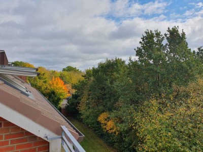 Ruhige Dachgeschosswohnung mit Balkon & Blick ins Grüne – ideal für Paare oder Singles