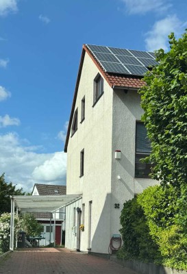 5-Zimmer Reihenendhaus mit Einbauküche, Carport und 2x Gartenteilen in Langenfeld Richrath