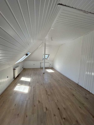 Sanierte 3-Zimmer-DG-Wohnung in Mönchengladbach
