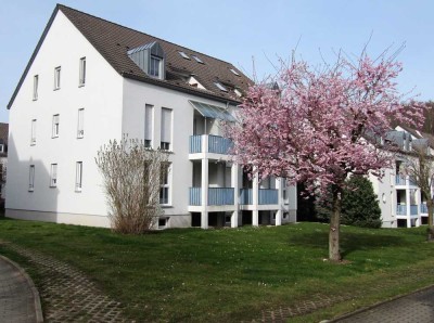 Schöne Dachgeschosswohnung mit Loggia und Ausblick ins Grüne