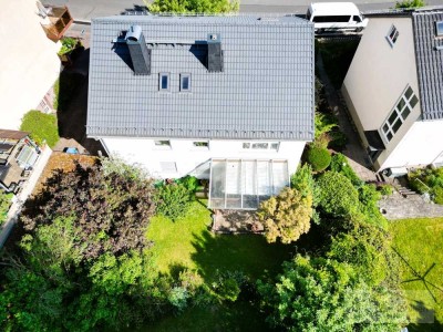 ""Charmantes Mehrfamilienhaus in begehrter Lage von Taunusstein-Hahn""