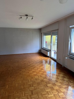 schöne 3-Zimmer-Erdgeschosswohnung mit EinBauKüche in Frankfurt am Main Griesheim