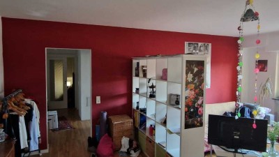 Großzügige 2-Zimmer-Wohnung mit hochwertigem Parkett und Balkon