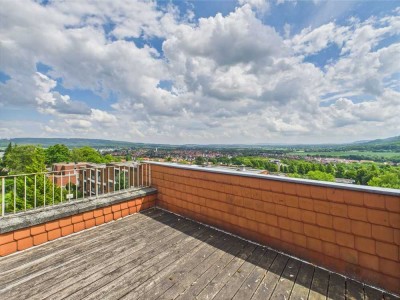 Panoramablick über Springe: Architektenhaus auf 3 Etagen am Ebersberger-Wald