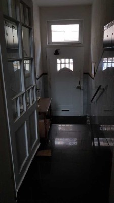 Schöne Wohnung im 1.OG mit Küche