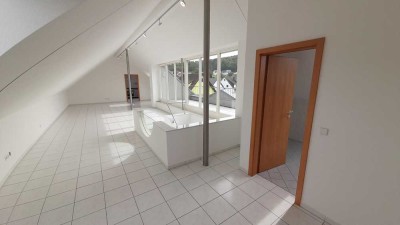 Hochwertige Maisonette-Wohnung, 4,5 Zimmer mit Balkon, Dachterrasse und Einbauküche
