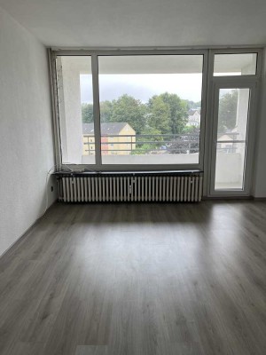 Modernisierte Wohnung mit zwei Zimmern und Balkon in Velbert