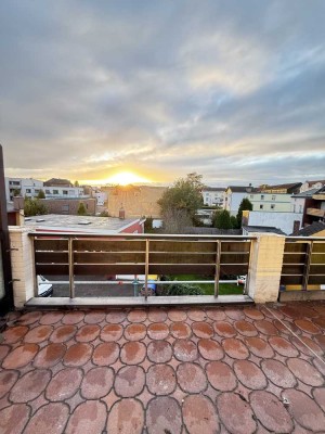 Luxuriöse 6,5-Zi-Maisonette-Wohnung mit offenem Kamin, Balkon, EBK, großer Dachterrasse und Sauna