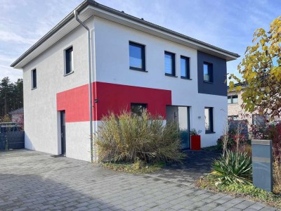 Viel Platz zum Leben - moderne Stadtvilla mit Stil und Komfort