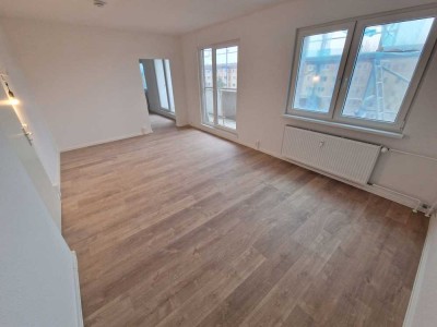 Frühlingsaktion bis 30.06.25: Zwei Kaltmieten geschenkt! Sanierte 6-RW im Erstbezug mit EBK & Balkon