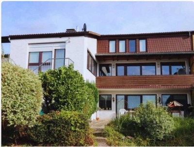 Geräumige Wohnung mit zwei vollwertigen Zimmern und einem kleineren zur Miete in Northeim