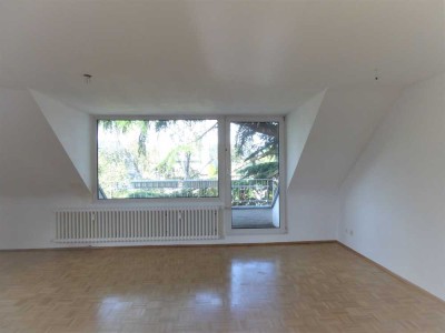 Frisch renovierte DG Wohnung mit Balkon, Parkett, Einbauküche in Efferen