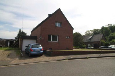 "Ideal zur individuellen Gestaltung!"
Freistehendes Einfamilienhaus mit Garage und großem Garten