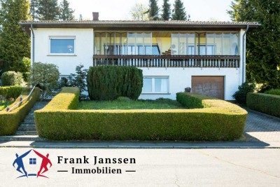 Freistehendes Einfamilienhaus in Pelm - mit Garage, Garten, Terrasse & Burgblick