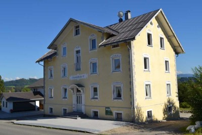 DG-Wohnung mit zweieinhalb Zimmern und EBK in Röthenbach (Allgäu)
