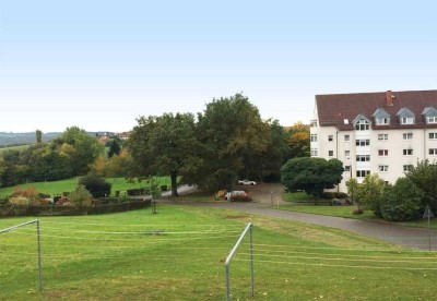 +++ Helle 3 Zimmer im Dachgeschoss mit Balkon und Stellplatz in landschaftlich schöner Lage +++