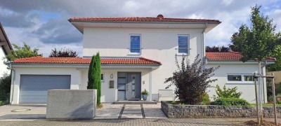 Stilvolle Bauhaus-Villa mit paradiesischem Garten!