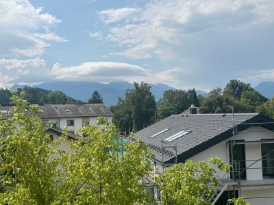 Stilvolle, renovierte 3-Zimmer-DG-Wohnung, Büro oder Praxis, mit Süd-Balkon - WG geeignet