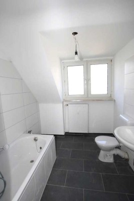 Helle 2-Zimmer-Dachgeschoß-Wohnung mit modernem Bad in Laar!