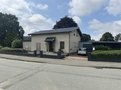 Einfamilienhaus mit großem Grundstück in Steinburg zu verkaufen
