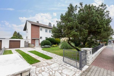 2-Fam.-Haus mit wunderschöner Außenanlage in Bruchköbel-Stadt