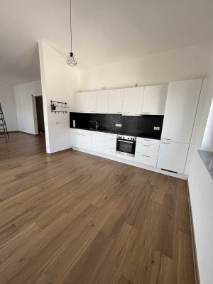 Neuwertige 3,5-Zimmer-Wohnung mit Balkon und Einbauküche in Eching