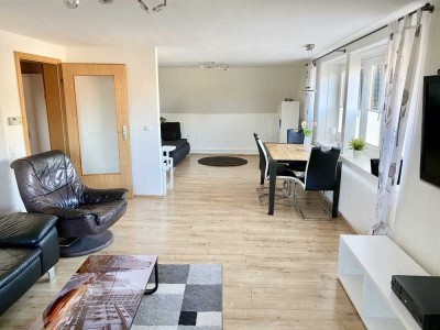 Hübsche und große 2 ZKB Wohnung mit Balkon im 1.OG