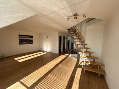 Gehobene 3-Zimmer-Maisonette-Wohnung mit Rheinblick, Balkon und EBK in D - Himmelgeist