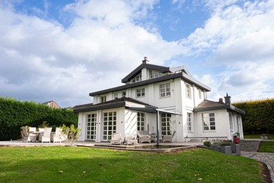 Exklusives Anwesen mit großem Gartengrundstück und Wellnessbereich